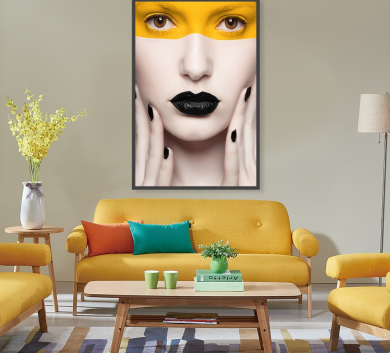 Tranh Cô Gái Môi Tuyền