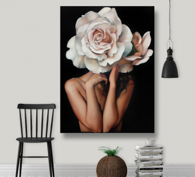 Tranh Cô Gái Và Nụ Hoa